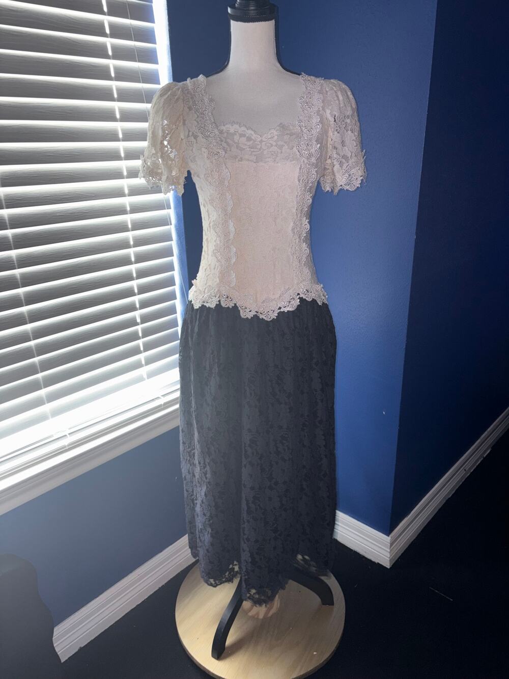 1980s Cachet Black & Cream Lace Dress – Size 9/10 – Great Vintage Condition